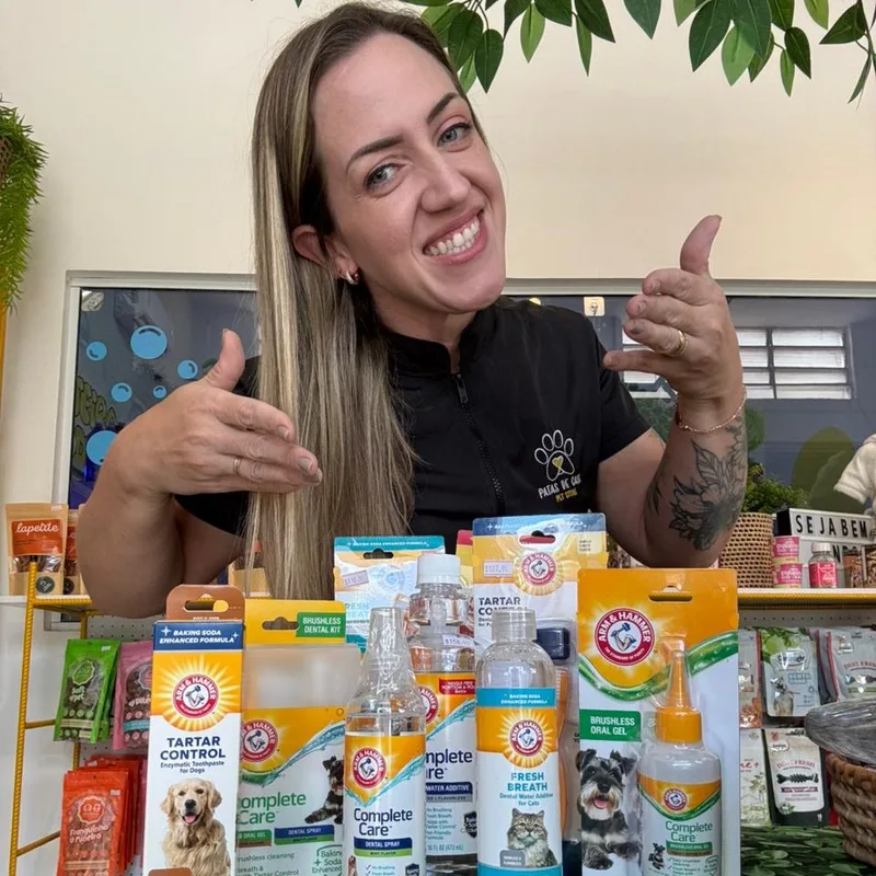 Pollyana com produtos premium do Patas de Casa